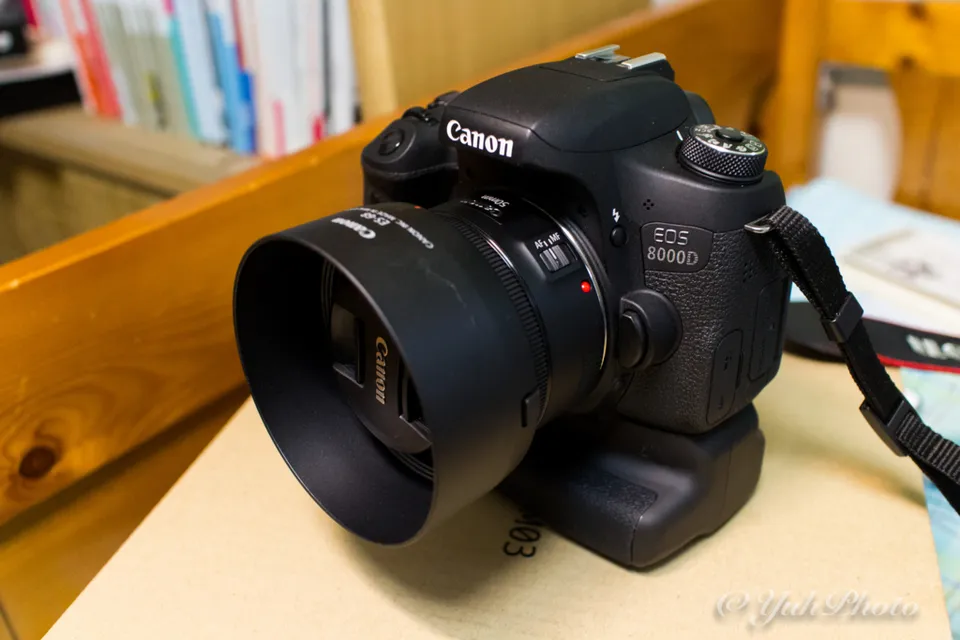 【商品紹介】Canon EOS 8000Dにバッテリーグリップをつけてみた