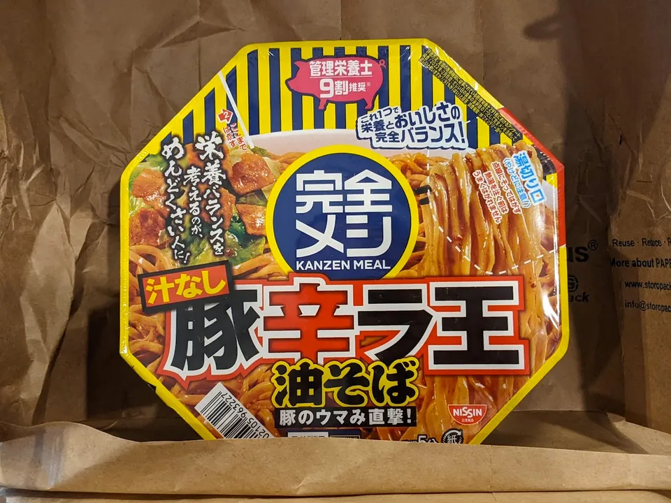 日清の豚辛ラ王油そばを食べてみた