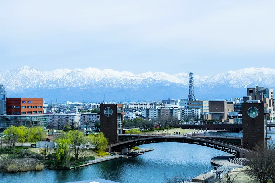 コンパクトシティで有名な富山市に観光しに行った｜セントラム・ポートラム、富山市立図書館など