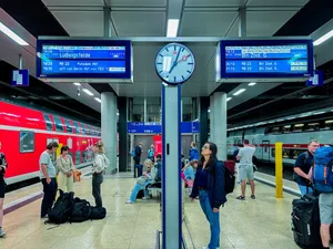 シャルル・ド・ゴール空港からパリ市内に行く方法：電車（RER）が一番簡単そう（治安は留意）