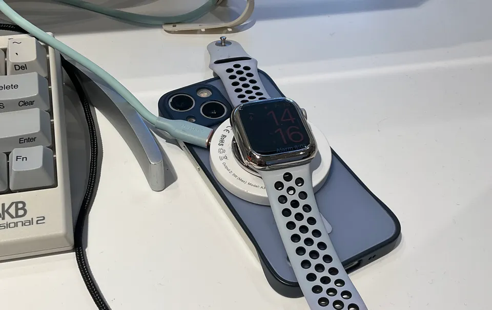 iPhoneをType-Cで充電できるMagSafeのバンカーリングでついでにApple Watchも充電できる